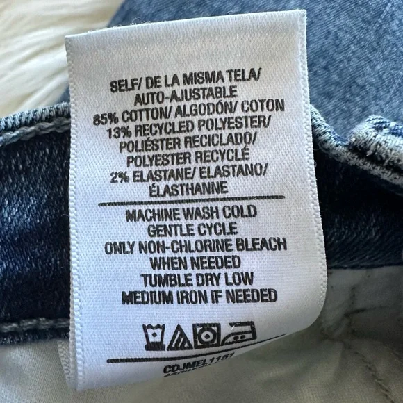 Hudson Jeans Nico Raw Hem Mid Rise Bootcut Jeans - Picture 7 of 8